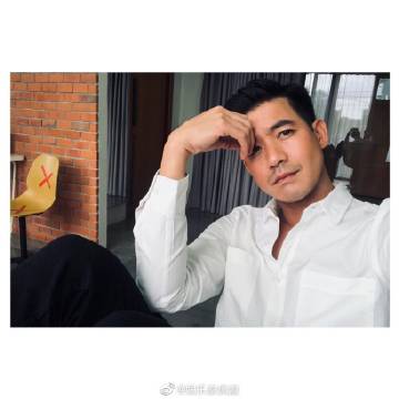 Weir首度回应感情状态称已有交谈对象 传新女方为旧识引外界关注