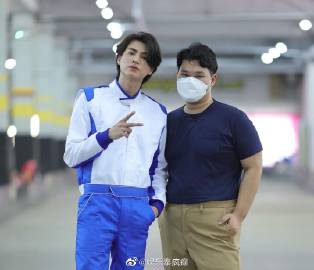 Gulf Kanawut与表演导师Mon合作获赞表现认真 私下举止得体被曝光好评