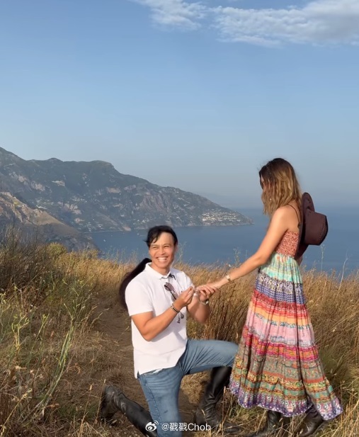 男友下跪求婚成功 Nita Kannaket晒出订婚喜讯