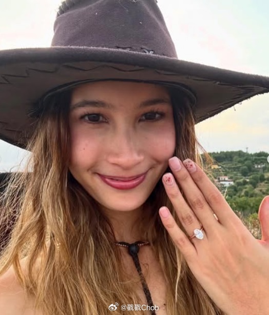 男友下跪求婚成功 Nita Kannaket晒出订婚喜讯