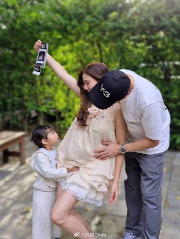 Fai Nichanun母亲节宣布怀二胎 感慨来之不易