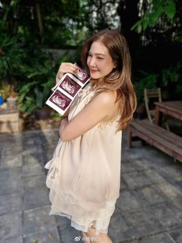 Fai Nichanun母亲节宣布怀二胎 感慨来之不易