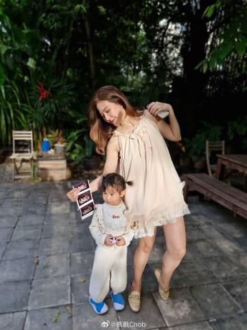 Fai Nichanun母亲节宣布怀二胎 感慨来之不易