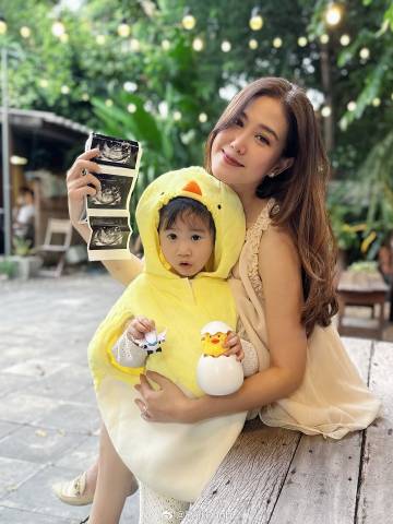 Fai Nichanun母亲节宣布怀二胎 感慨来之不易