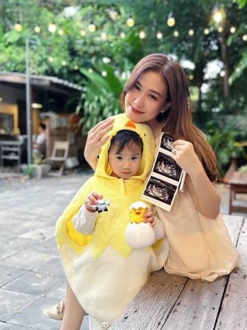 Fai Nichanun母亲节宣布怀二胎 感慨来之不易