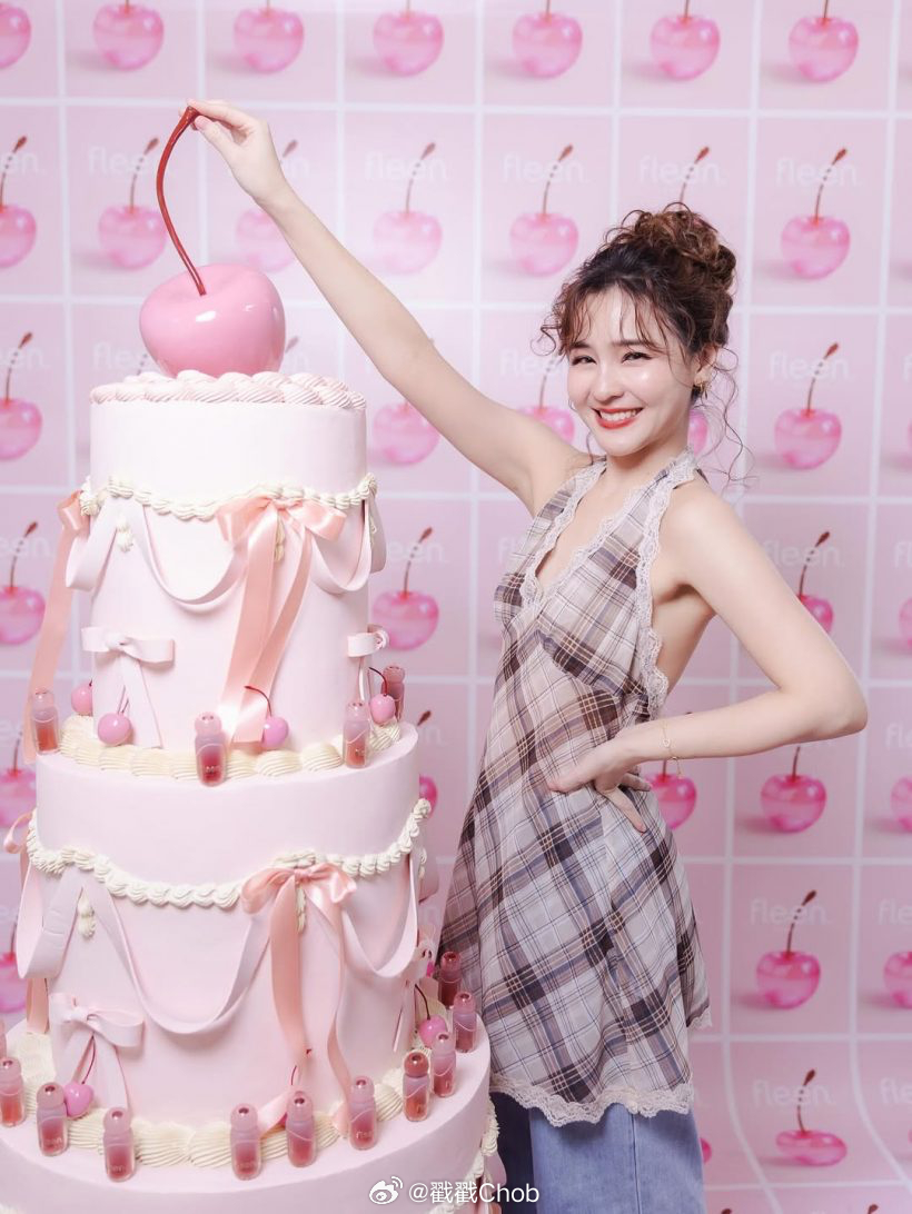 Aom商业纠纷圆满落幕 好友Tina全程力挺送祝福