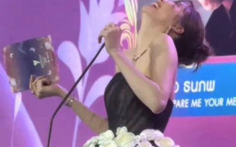 Orm Kornnaphat颁奖典礼举动引争议 网友分成两派激辩