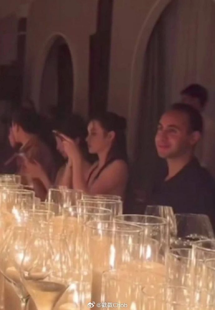 Mookda Narinrak大方承认恋情 与富商男友感情稳定发展