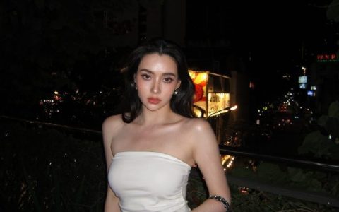 Mookda Narinrak大方承认恋情 与富商男友感情稳定发展