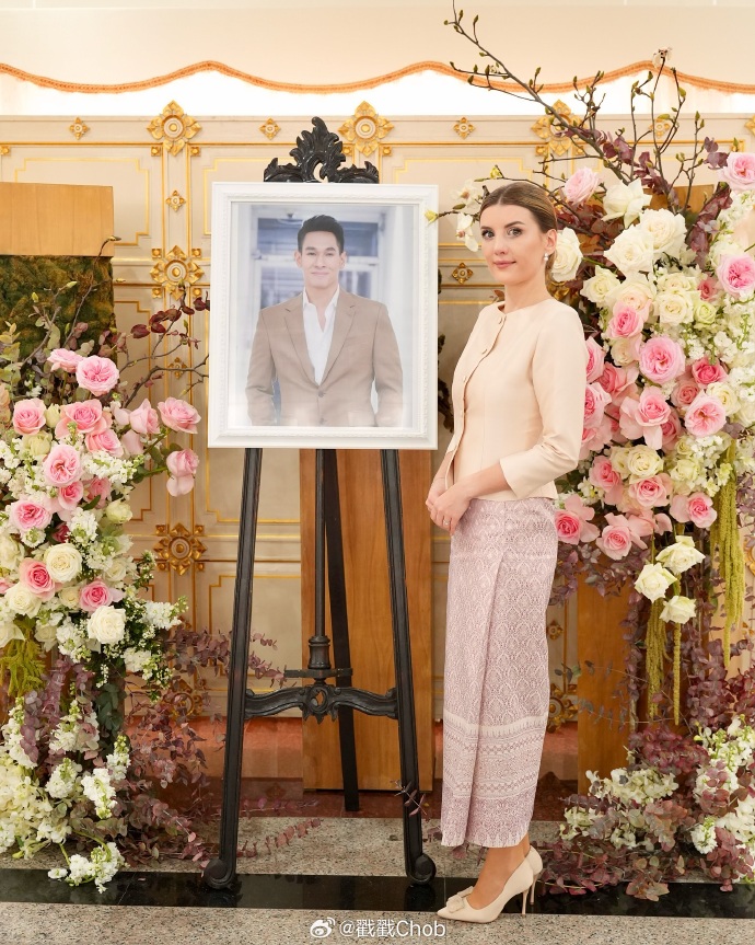 妻子悼念已故丈夫Om逝世一周年 深情告白惹人泪目