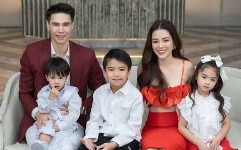 一家五口温馨亮相 Matthew&Lydia呼吁多支持本土旅游