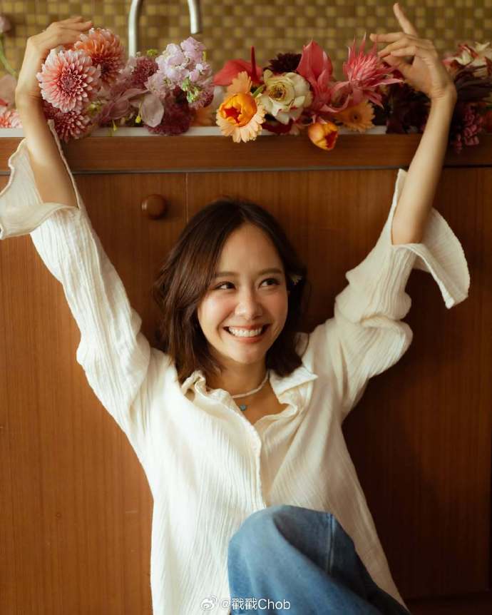 Toey Jarinporn回应James Jirayu喜讯 承认与圈外男性交谈中