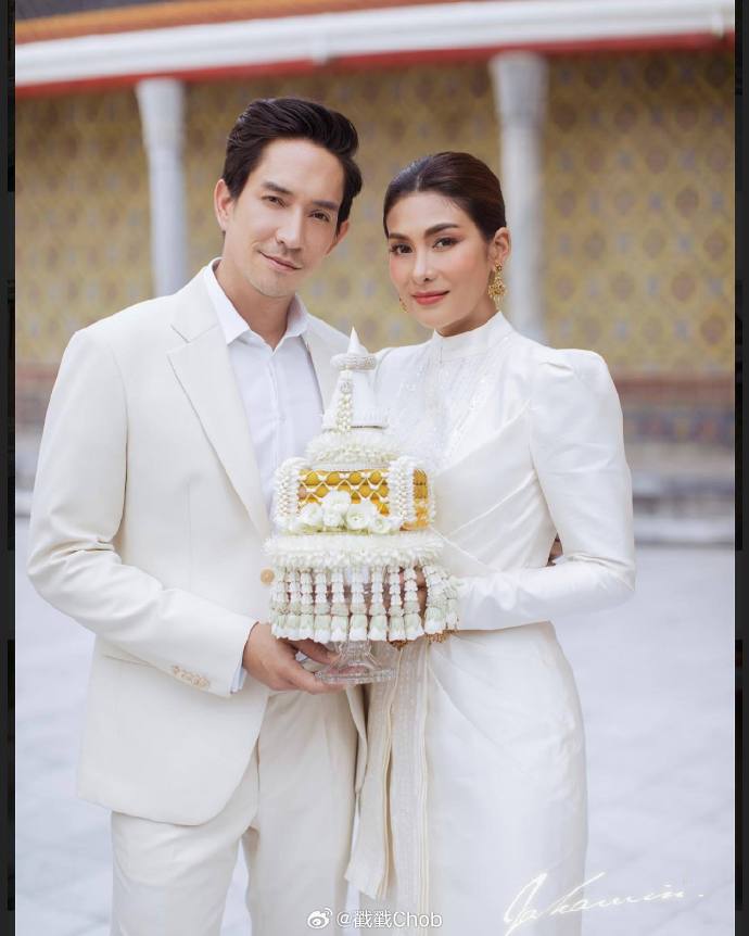 15年爱情长跑结晶 Noon Ramida宣布怀孕