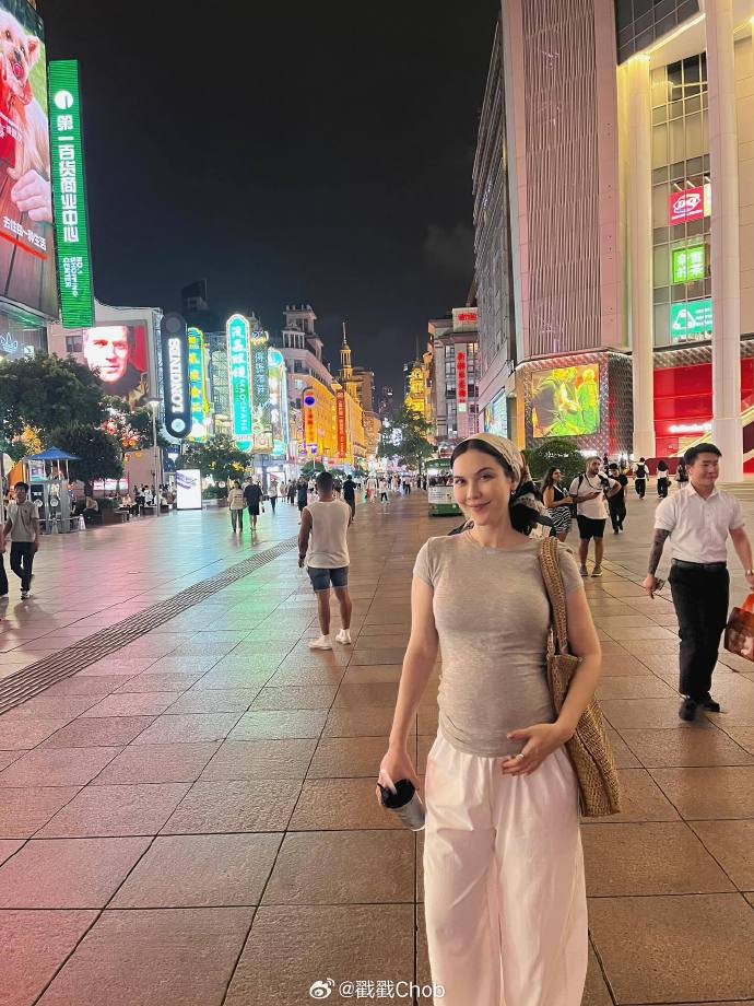 Matt Peranee挺孕肚首游中国 甜蜜之旅羡煞网友