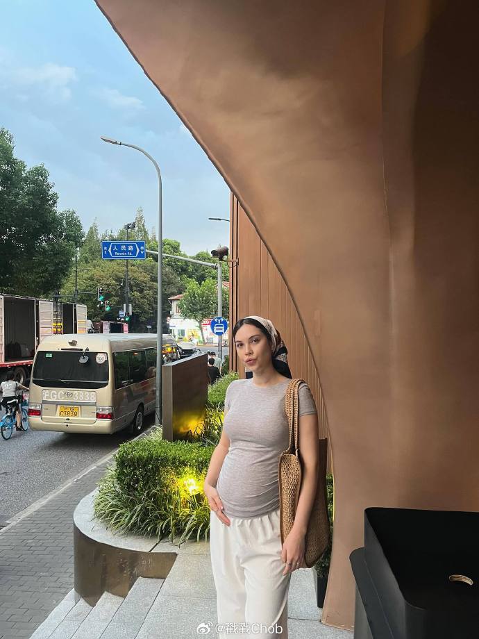 Matt Peranee挺孕肚首游中国 甜蜜之旅羡煞网友