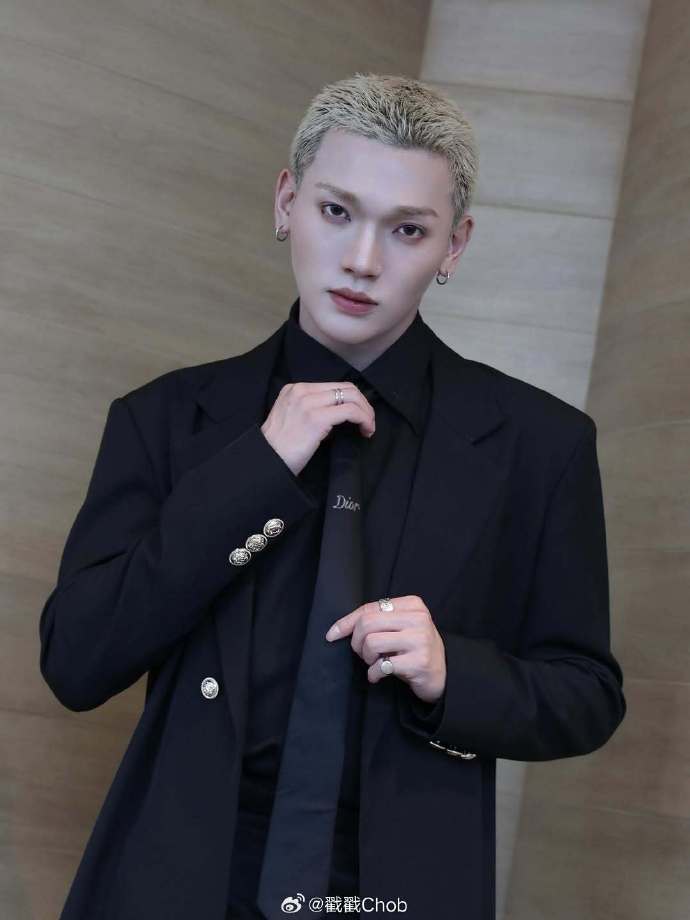 PERSES成员Krittin健康亮红灯 公司宣布暂停工作休养