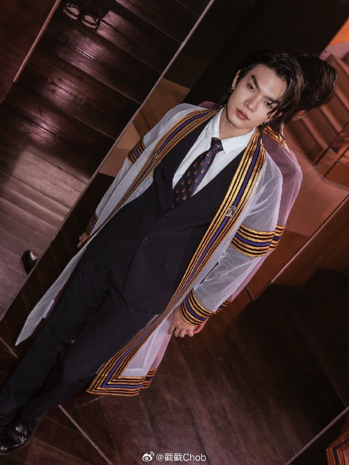 Boat Yongyut获朱拉硕士学位 真情致谢家人与粉丝