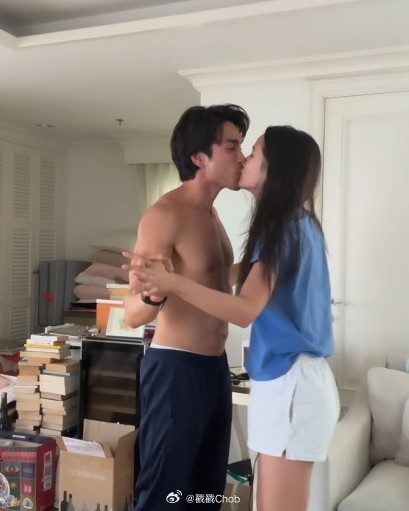 八块腹肌认证！Yaya害羞承认日常亲吻超10次
