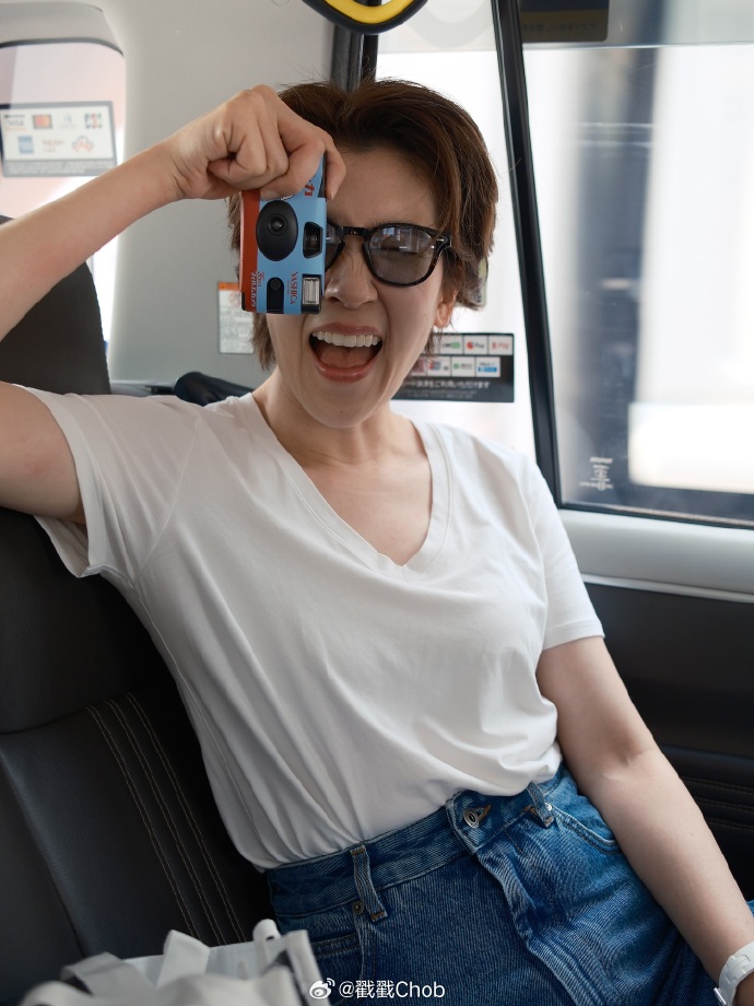 Cheer Thikamporn携绯闻女友同游日本 情侣穿搭超吸睛