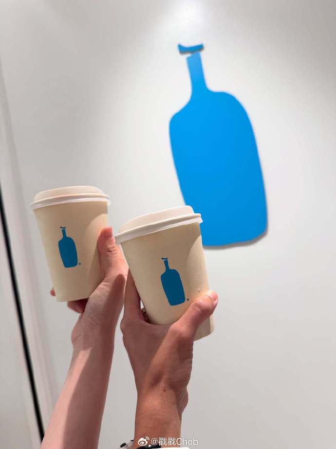 Cheer Thikamporn携绯闻女友同游日本 情侣穿搭超吸睛