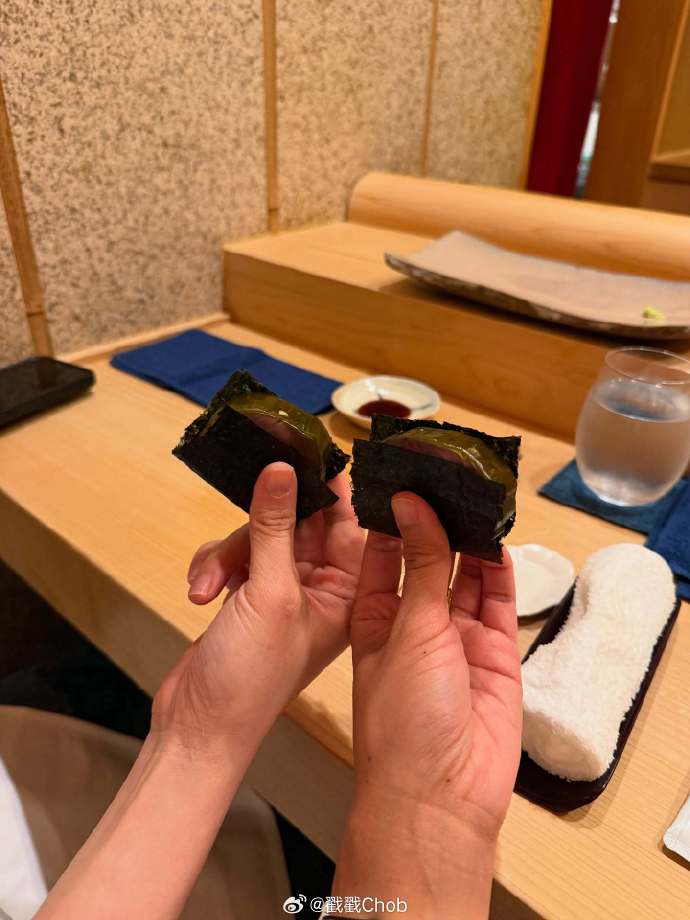 Cheer Thikamporn携绯闻女友同游日本 情侣穿搭超吸睛