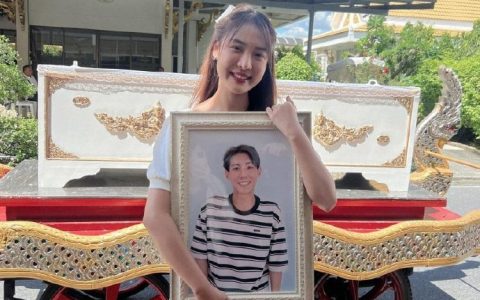 百合剧女星悼念男友 遭舆论夹击