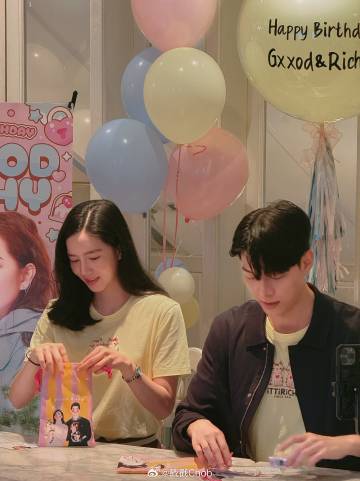 粉丝为Gxxod Itthipat与Richy Oranate办联合庆生会 现场爱意满满