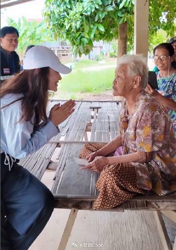 百年洪水重创泰国北部 Anne Thongprasom亲自带队送温暖