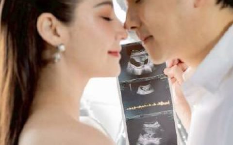 Fluke Krirkphol夫妻分享二胎喜悦：感谢上天的礼物