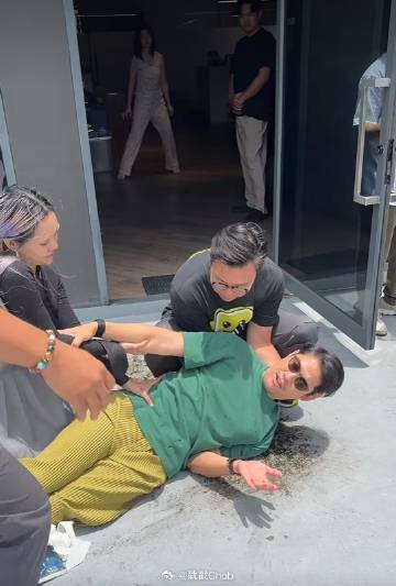 Woody滑倒画面曝光！瞬间吓坏工作人员