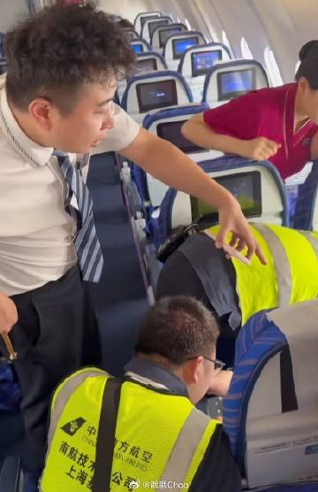 超糗！Pim Pimprapa飞机上丢耳机 机组人员将座椅“大卸八块”