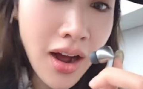 超糗！Pim Pimprapa飞机上丢耳机 机组人员将座椅“大卸八块”