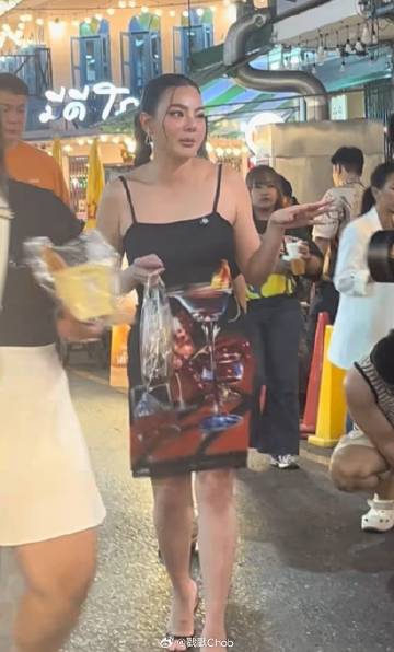 粉丝暖心力挺Due Arisara重返泰国 现身夜市与粉丝亲切互动