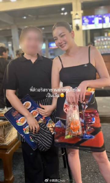 粉丝暖心力挺Due Arisara重返泰国 现身夜市与粉丝亲切互动