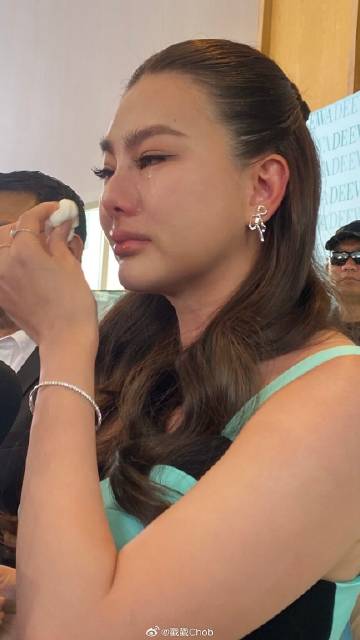 Due Arisara泪洒现场 首度开口谈婚姻、债务与未来