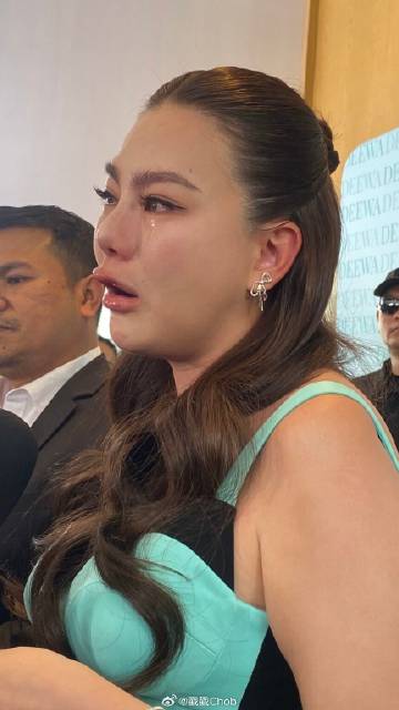 Due Arisara泪洒现场 首度开口谈婚姻、债务与未来