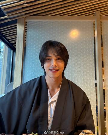 Tre Porapat全新长发造型 展现全新荧幕魅力