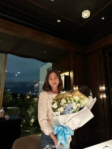 Win Metawin高颜值一家合照曝光 粉丝喊要当儿媳