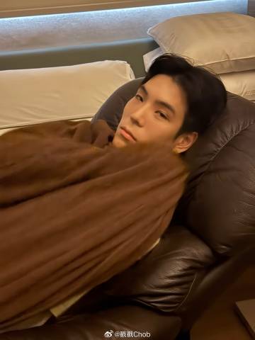 Jaylerr守护女友 Thanaerng Kanyawee调侃他“比病更让人头疼”