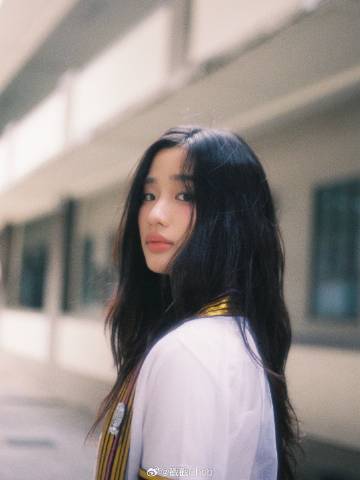 Tu Tontawan毕业照连发 邀粉丝线下共庆