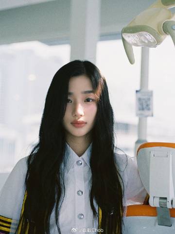 Tu Tontawan毕业照连发 邀粉丝线下共庆