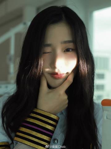 Tu Tontawan毕业照连发 邀粉丝线下共庆