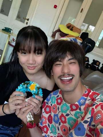 母亲离世首个节日 Boy Pakorn用行动守护妹妹笑容