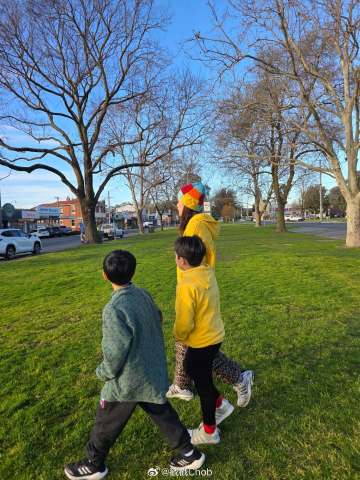 老公越老越帅 Chompoo Araya甜曝Nott魅力胜当年