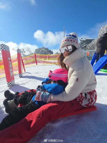 老公越老越帅 Chompoo Araya甜曝Nott魅力胜当年