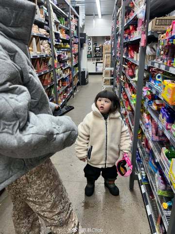 老公越老越帅 Chompoo Araya甜曝Nott魅力胜当年