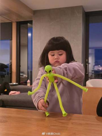 老公越老越帅 Chompoo Araya甜曝Nott魅力胜当年