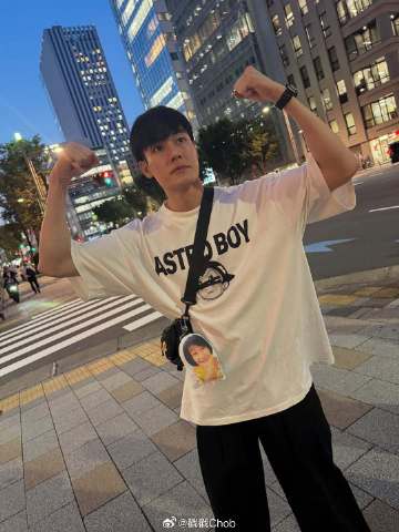 泪目！Boy Pakorn一家赴日本旅行，“妈妈”以另一种方式随行