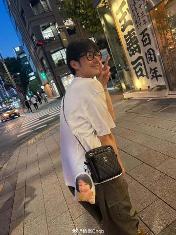 泪目！Boy Pakorn一家赴日本旅行，“妈妈”以另一种方式随行