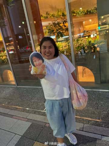 泪目！Boy Pakorn一家赴日本旅行，“妈妈”以另一种方式随行